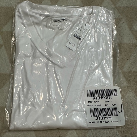 J crew broken in short sleeve vneck tee shirt white - Picture 2 of 2